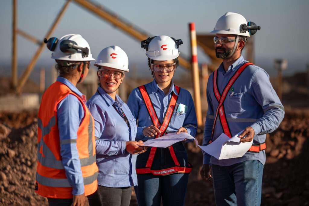 Mobilização de equipes para obras industriais 