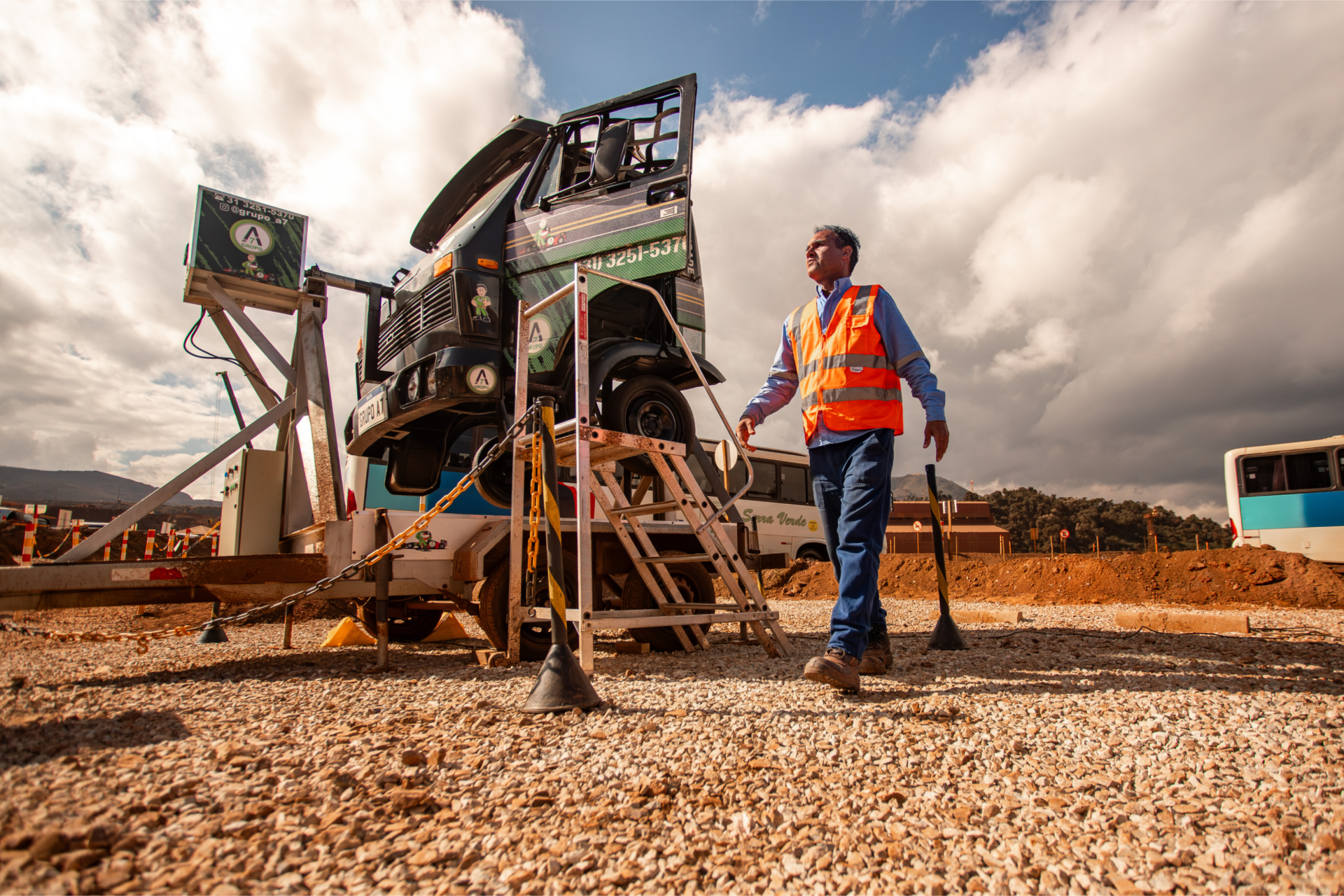 Simulação de capotamento: segurança em obras industriais