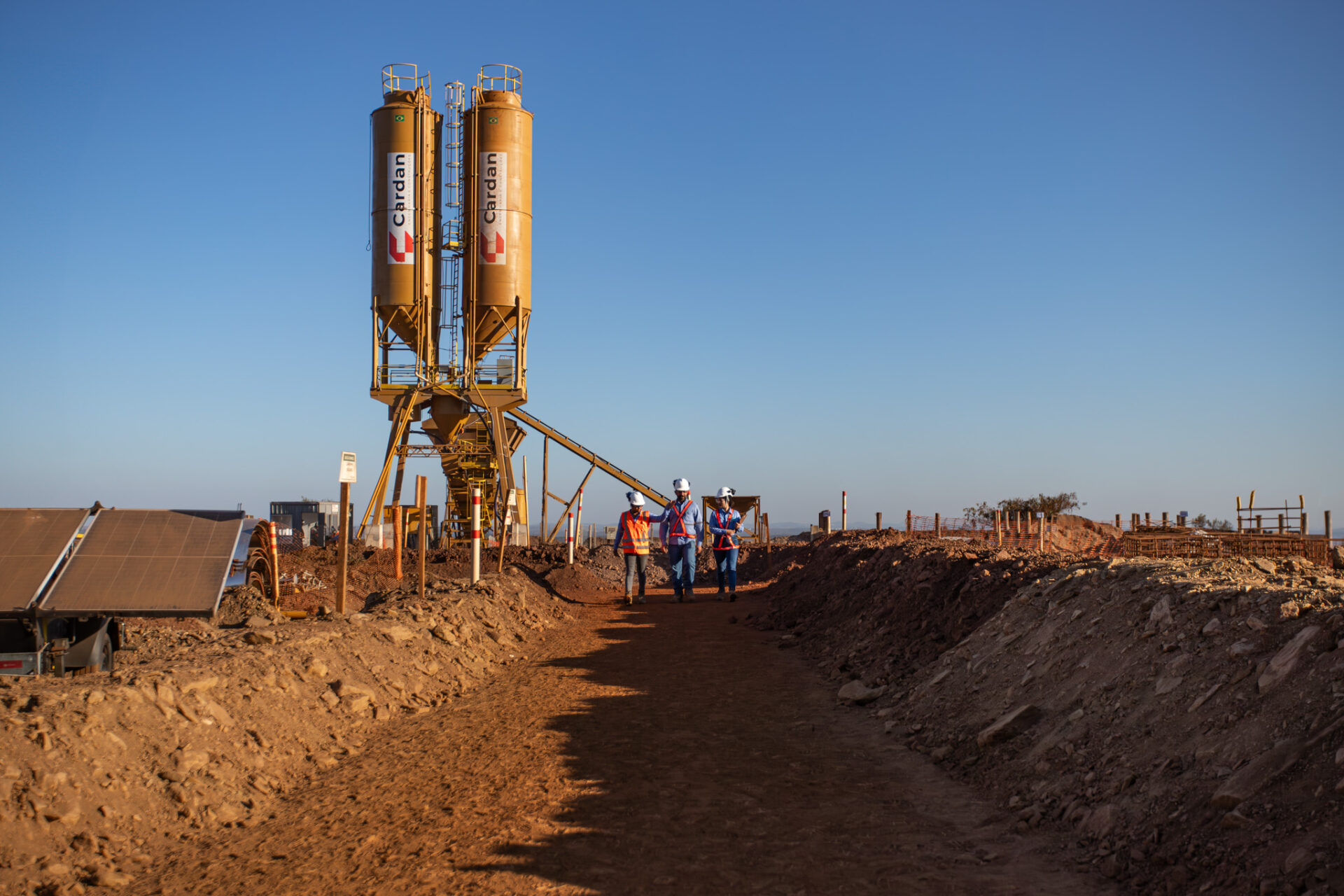 Central de concreto móvel em obras industriais remotas